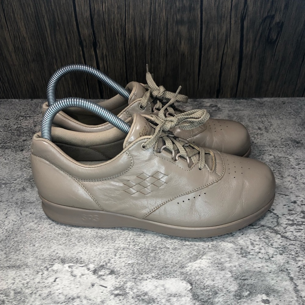 SAS Free Time Walking Shoes Beige Leather Womens Size 8.5 Wide
